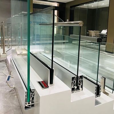 موقعیت عرشه چاله ها دستگیره ها برای آپارتمان های تفریحی آلومینیوم شیشه U Channel Glass Fence Balustrade